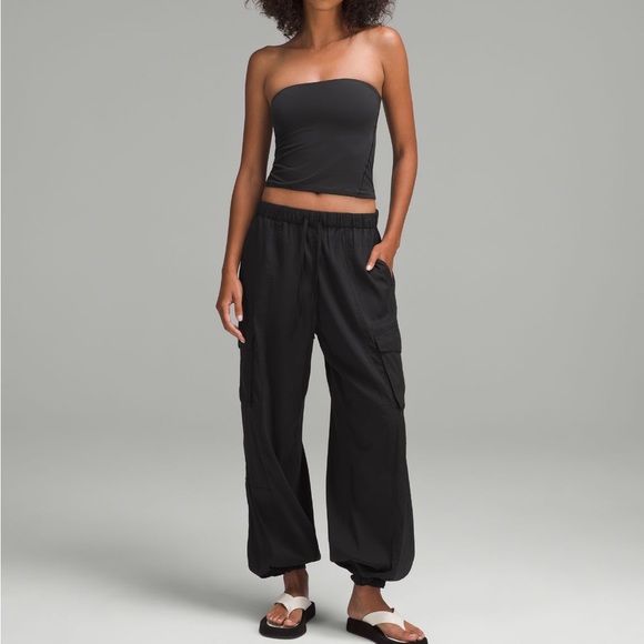 LULULEMON: Lightweight Adjustable Mid-Rise Cargo Pant in Black size large - Picture 2 of 12
